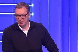 Vučić objasnio zašto je ponio srpsku zastavu