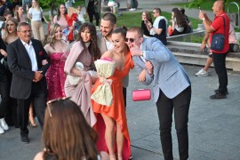 Uz pjesmu i trube maturanti Srednje muzičke škole proslavili kraj ...