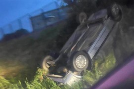 Udes na Tunjicama, auto završio na krovu