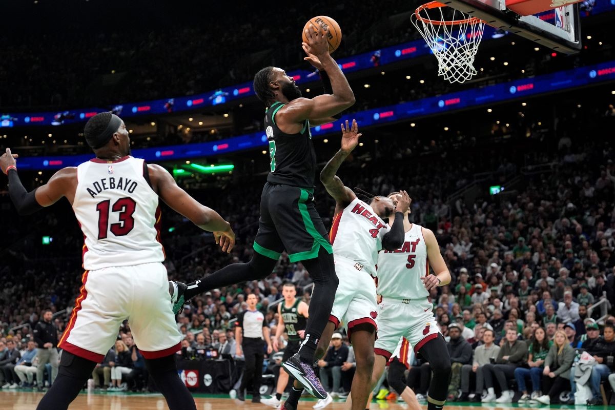 Boston u polufinalu Istoka, novi brejk Dalasa