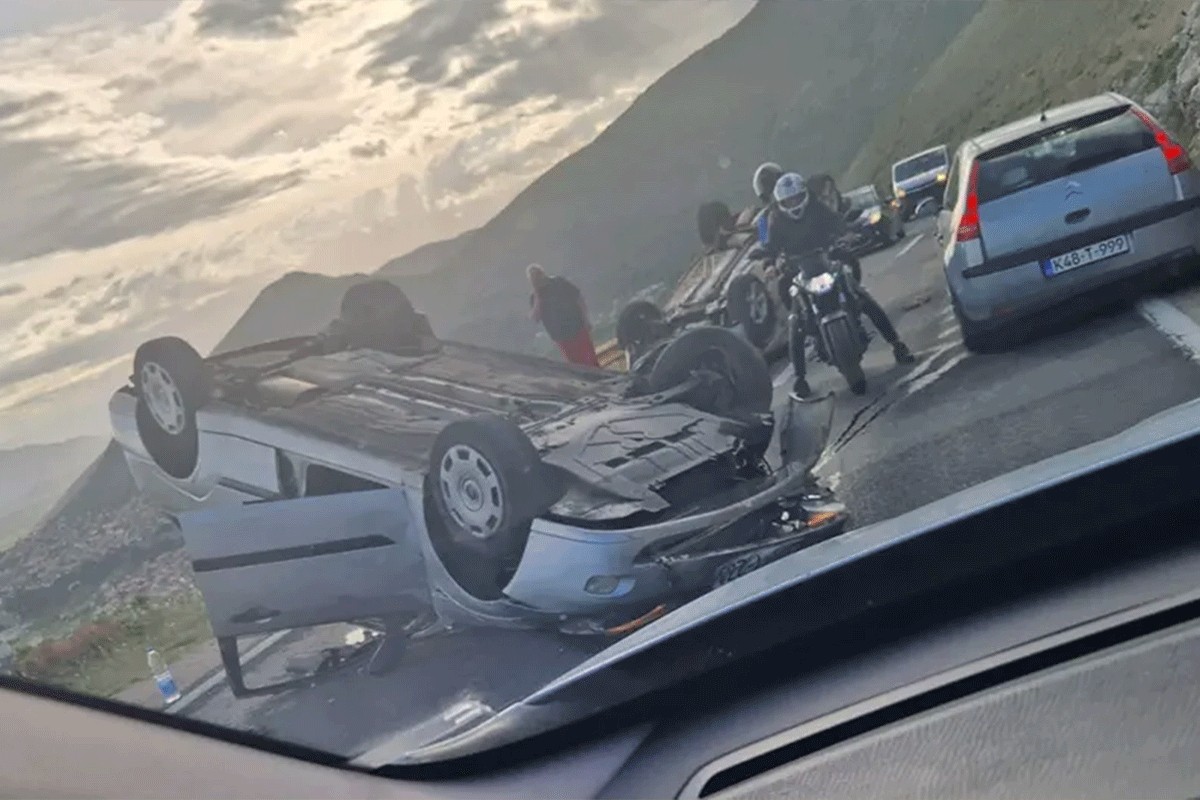 Udes u Trebinju, dva vozila završila na krovu