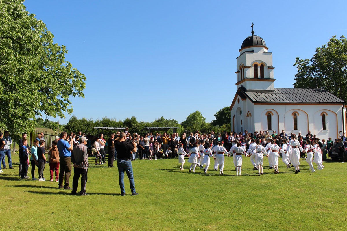 Vaskršnje svečanosti u Bakincima: Cijelo selo ispred stare crkve