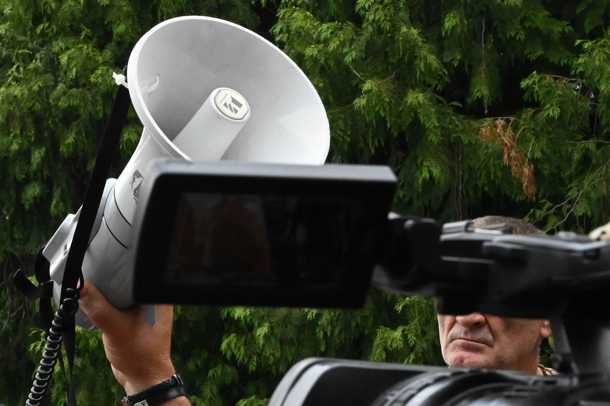 Političari pričama o ratu guraju pod tepih stvarne probleme