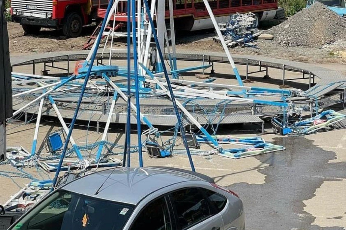 Srušio se ringišpil: 13 djece povrijeđeno (FOTO)