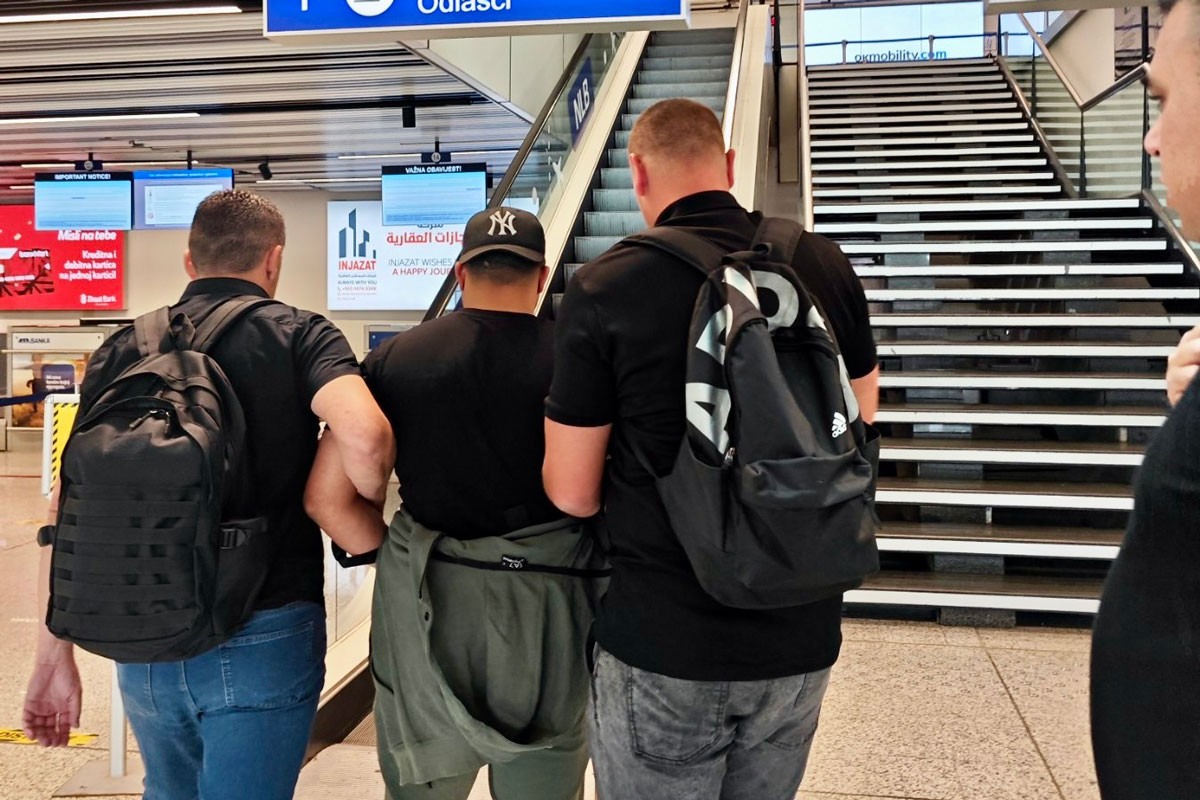 Tri lica prisilno udaljena iz BiH