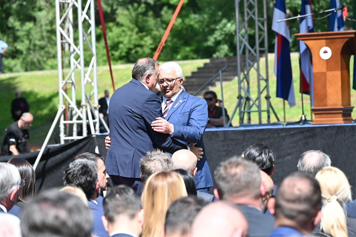 Mandić u Donjoj Gradini: Vršimo pritisak da Spajića zaustavimo u opasnoj namjeri