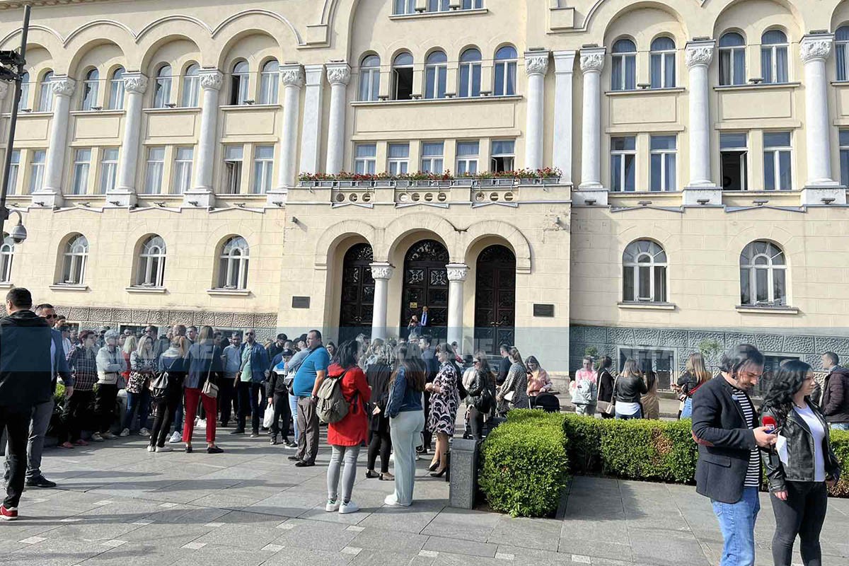 Roditelji djece iz privatnih vrtića protestuju ispred Gradske uprave