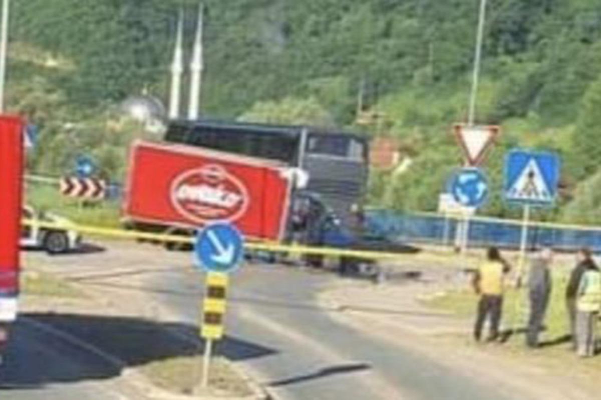 Teška saobraćajna nesreća u Nemili: Poginuo vozač kamiona iz Kaknja