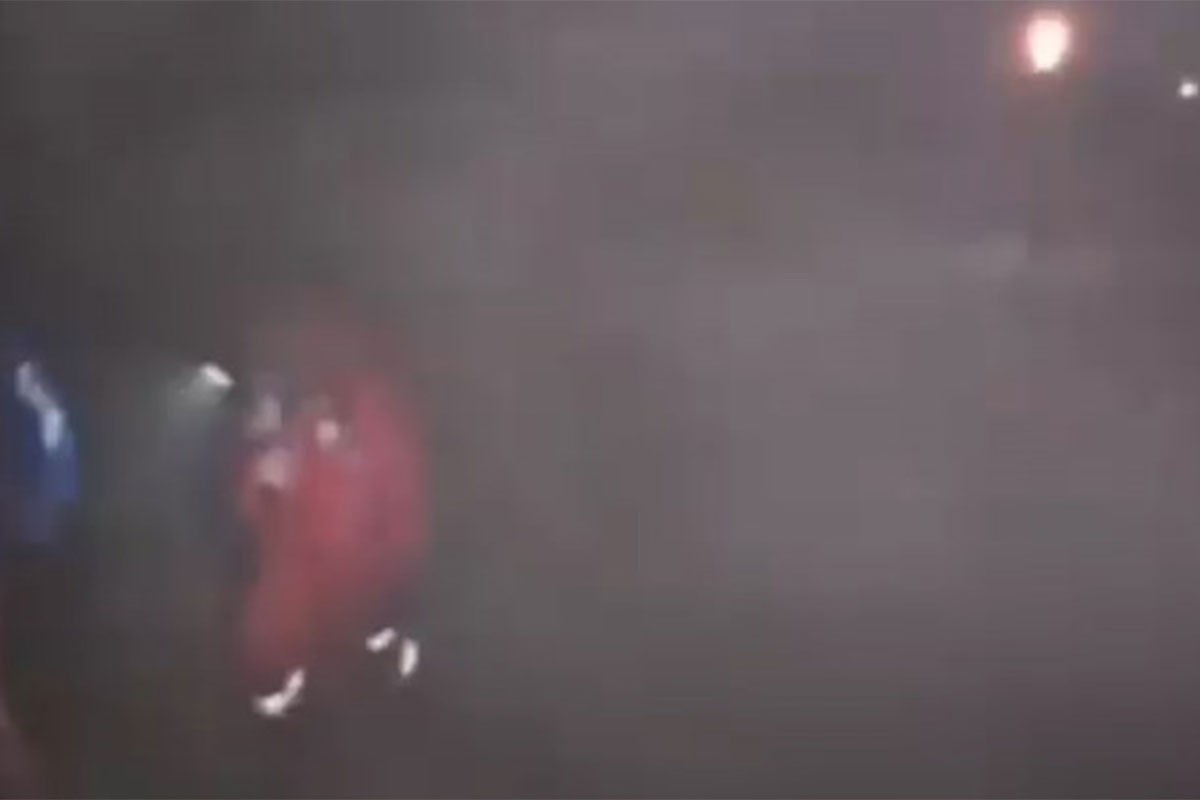 Mrak, magla, kiša i niske temperature stvaraju probleme spasiocima u Iranu (VIDEO)