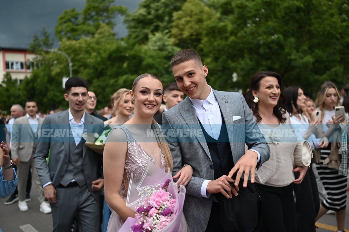 Banjaluku i večeras krasila mladost i ljepota maturanata (FOTO, VIDEO)