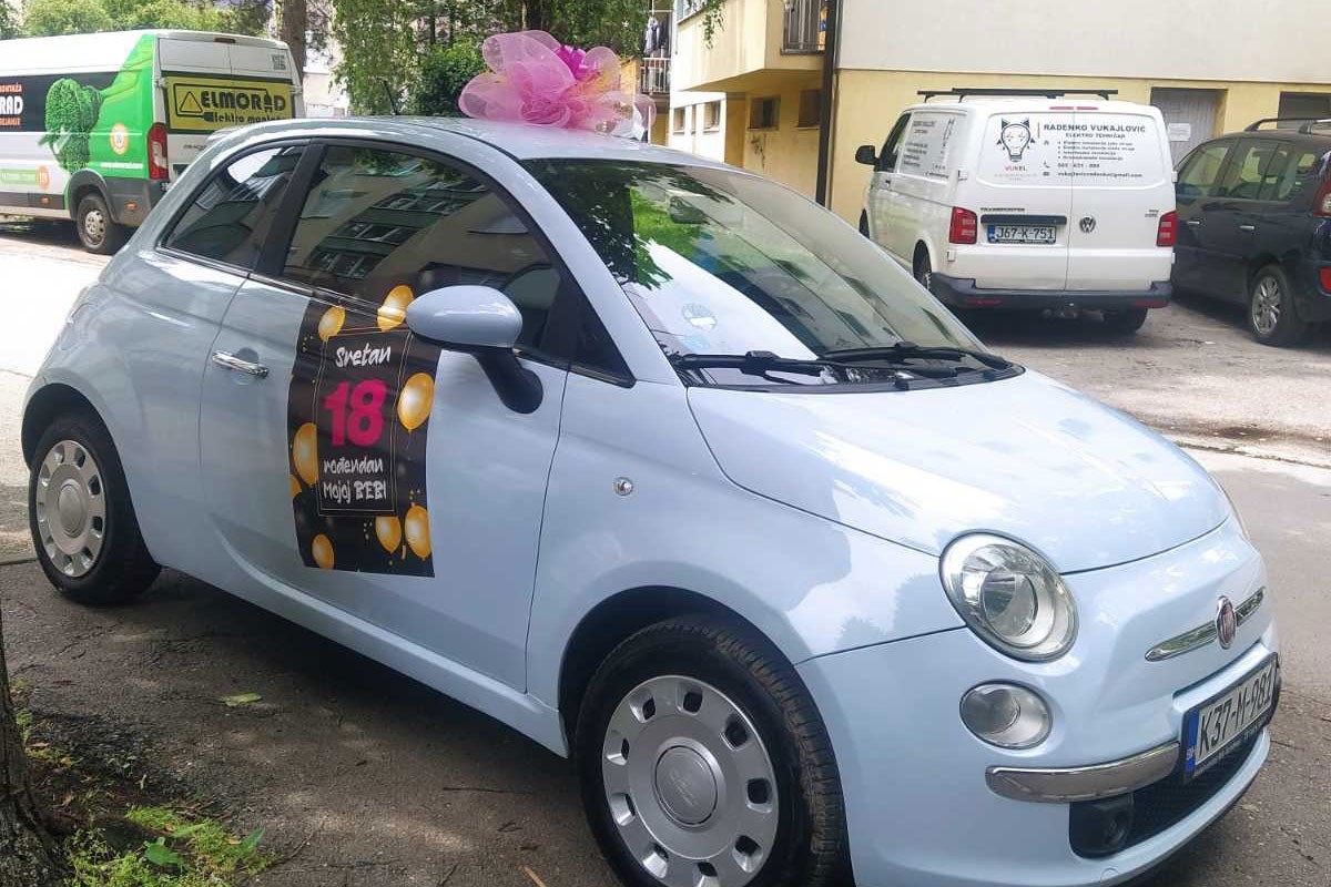 Simpatična scena: Neko je mladu Banjalučanku obradovao skupocjenim poklonom