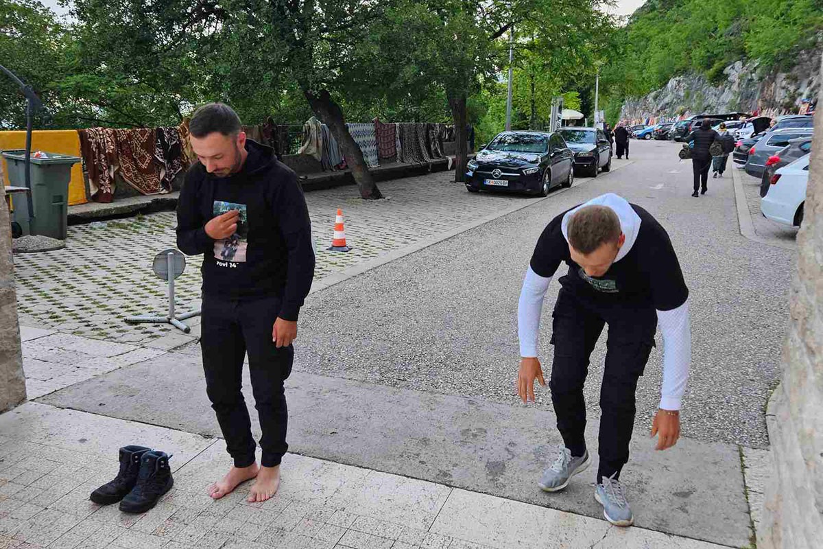 Braća Jokić stigli do Ostroga: Pomolili se za Anu (FOTO)