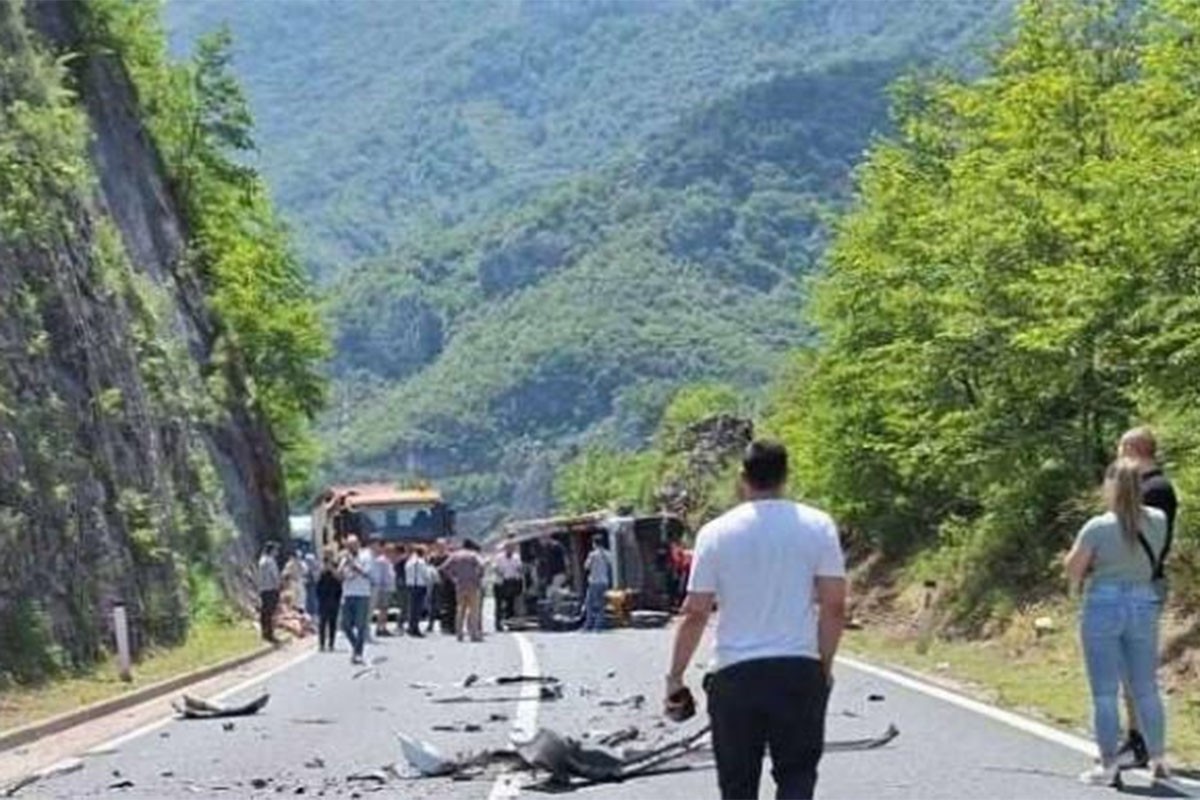 Više osoba povrijeđeno u sudaru pežoa i kombija