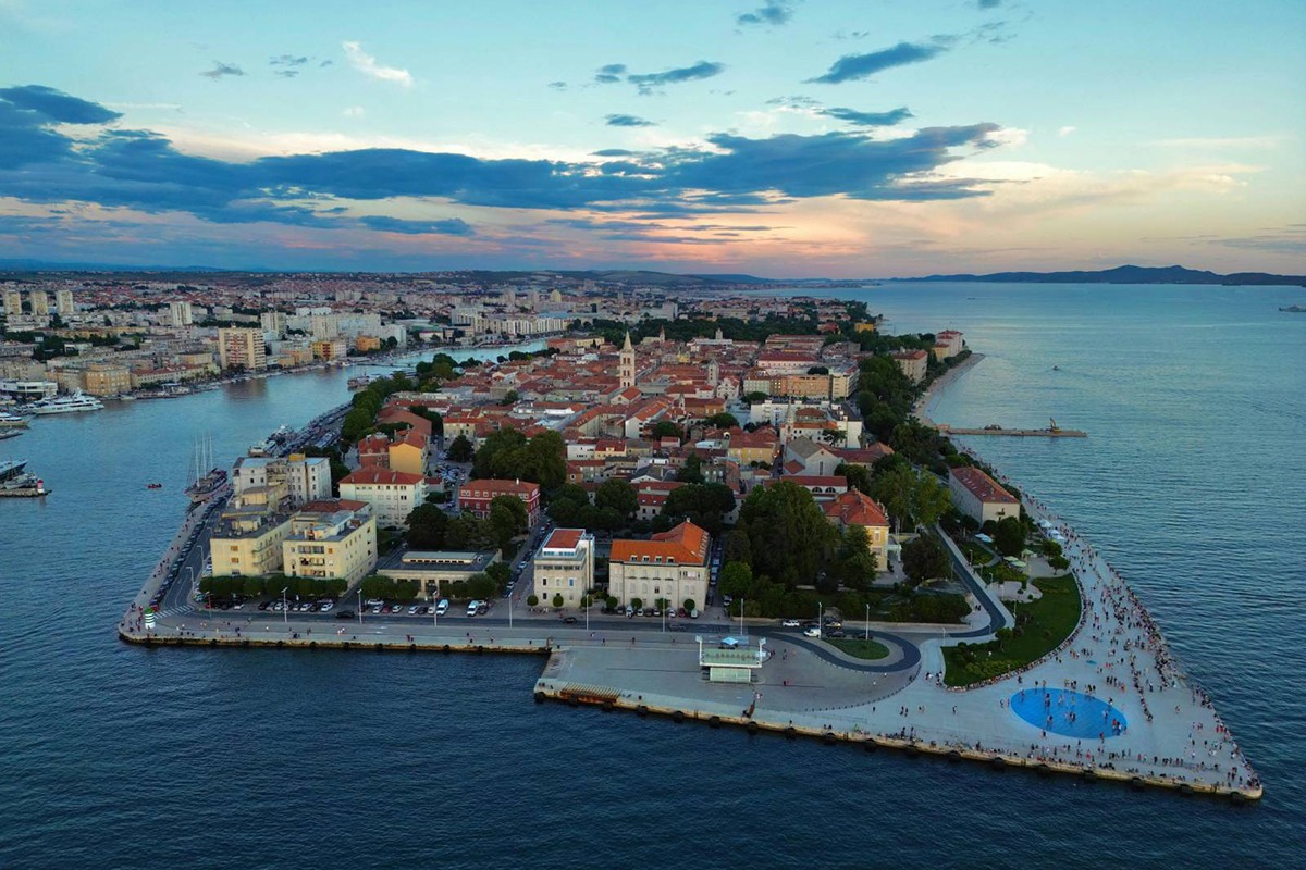 Muškarac skočio sa trajekta i poginuo