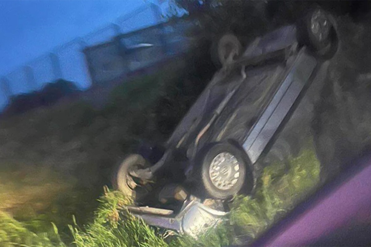 Udes na Tunjicama, auto završio na krovu