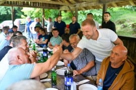 Stanivuković razgovarao sa mještanima Goleša