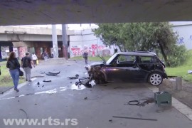 Automobil sletio na pješačku stazu u Beogradu, ima povrijeđenih