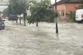 Banjaluka sabira štete: Voda ušla u kuće, vjetar raskrio krovove ...