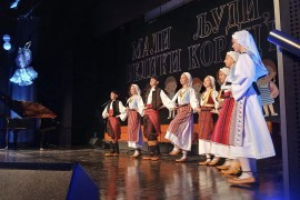 Održan humanitarni koncert "Mali ljudi, veliki koraci" u Gradišci