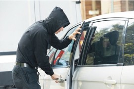 Nestao za 30 sekundi: Lopovi obijaju auto uz pomoć novčića