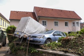 Dramatične scene u Austriji: Bujica nosila automobile, uništena i ...