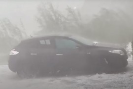 Jako nevrijeme u Austriji: Oštećeni krovovi i automobili (VIDEO)