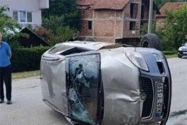 Maloljetnik preminuo nakon stravične nesreće: Udario u zid i ispao iz ...