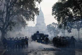Buenos Aires u plamenu zbog kontroverzne reforme predsjednika (VIDEO)