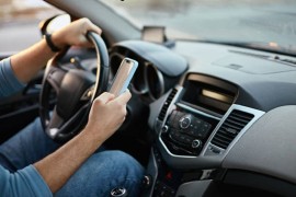 Hoće li policija kazniti Čegara jer koristi telefon tokom vožnje ...