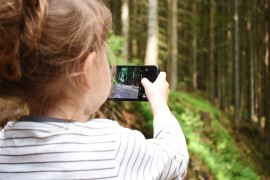 Francuska zabranjuje djeci mobilne telefone?