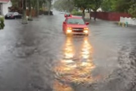 Vanredno stanje na Floridi: Kuće i automobili pod vodom, prijete jače ...