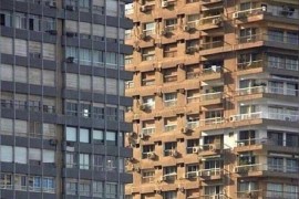Zbunjujuće: Šta mislite, koja zgrada je bliža kameri?