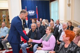 Uručena nova rješenja o legalizaciji i kartice za besplatan prevoz u ...