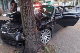 Oglasila se policija: Troje mladih povrijeđeno u zakucavanju BMW-a u ...