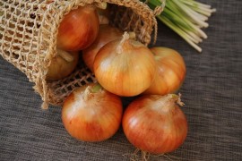 Evo gdje da držite luk da bi bio svjež mjesecima