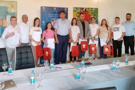Po 300 KM najboljim učenicima i studentima