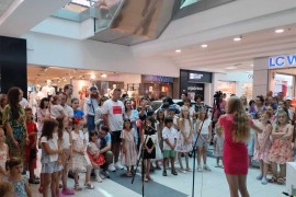 Koncert klasične muzike u holu tržnog centra
