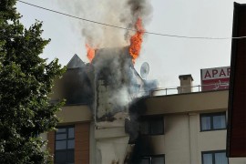 Vatrogasci gase požar na Ilidži, stanari izašli na ulice