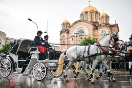 Veliki defile kočija u centru Banjaluke povodom praznika Duhovi