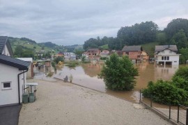 Vanredno u Bužimu, obilne kiše poplavile sela i zaseoke
