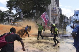 Masovne demonstracije u Keniji, zapaljen dio parlamenta