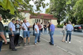 Radnici "Nova DIPO" ispred "Niskogradnje", traže da im se ispate ...