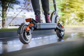 Pijan vozio električni trotinet, a imao i "putnika"