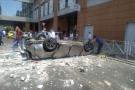 BMW sletio sa trećeg sprata tržnog centra: Unutra bili trudna ...