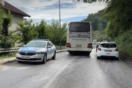 Sudar autobusa i automobila u Istočnom Sarajevu, jedna osoba ...