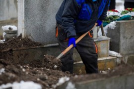 Na gradskom groblju trećina radnika na bolovanju, posao hoće Nepalci