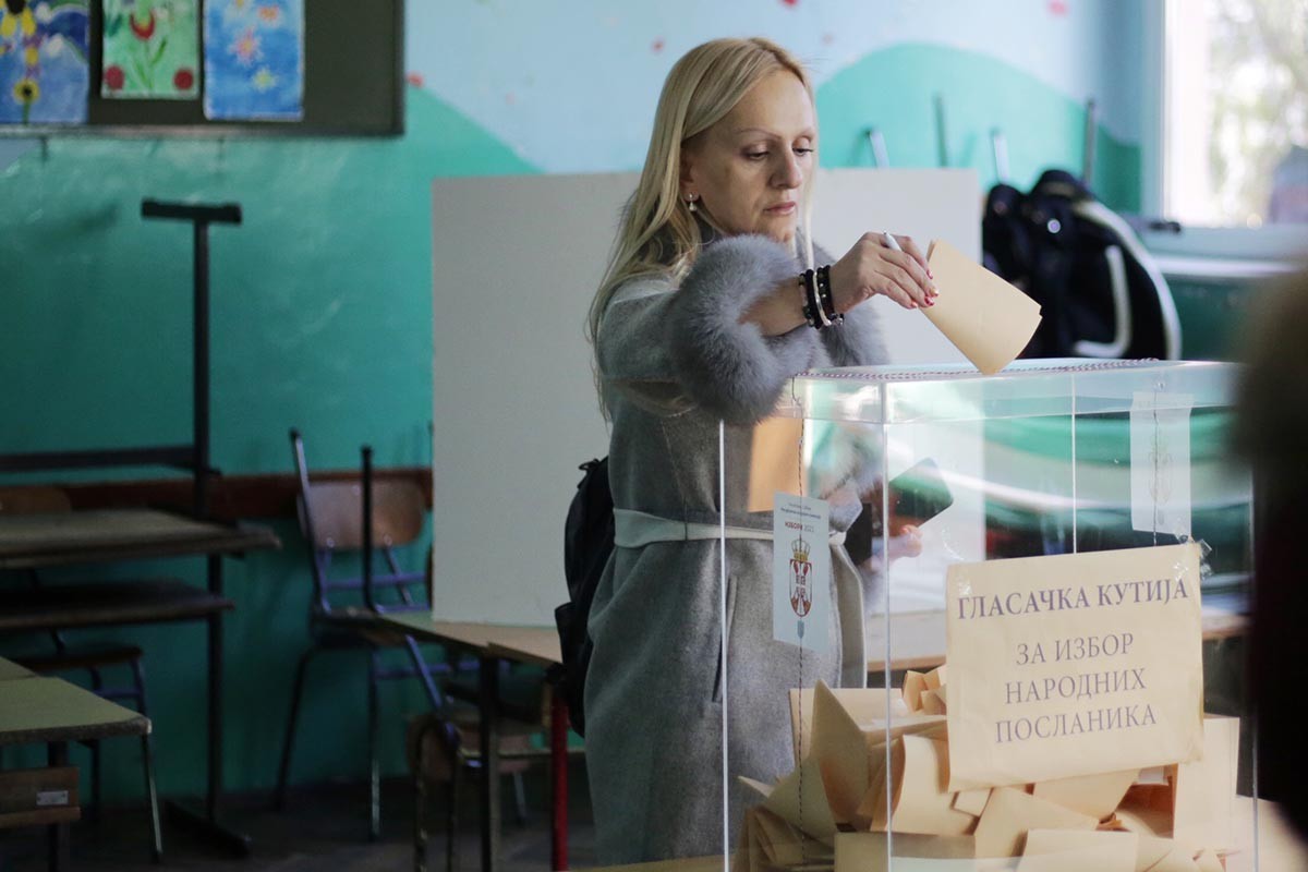 Izbori u Srbiji: Izlaznost u Beogradu do 17 časova 34,8 odsto, Novom Sadu 38,5, Nišu 36,9