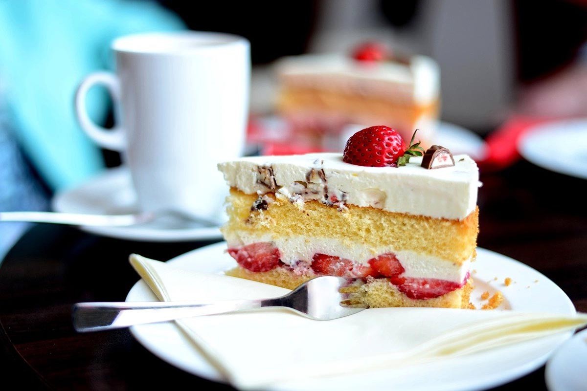 Jeftina torta sa jagodama i još 3 sastojka