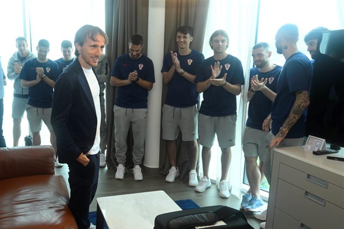 "Vatreni" priredili iznenađenje kapitenu Luki Modriću