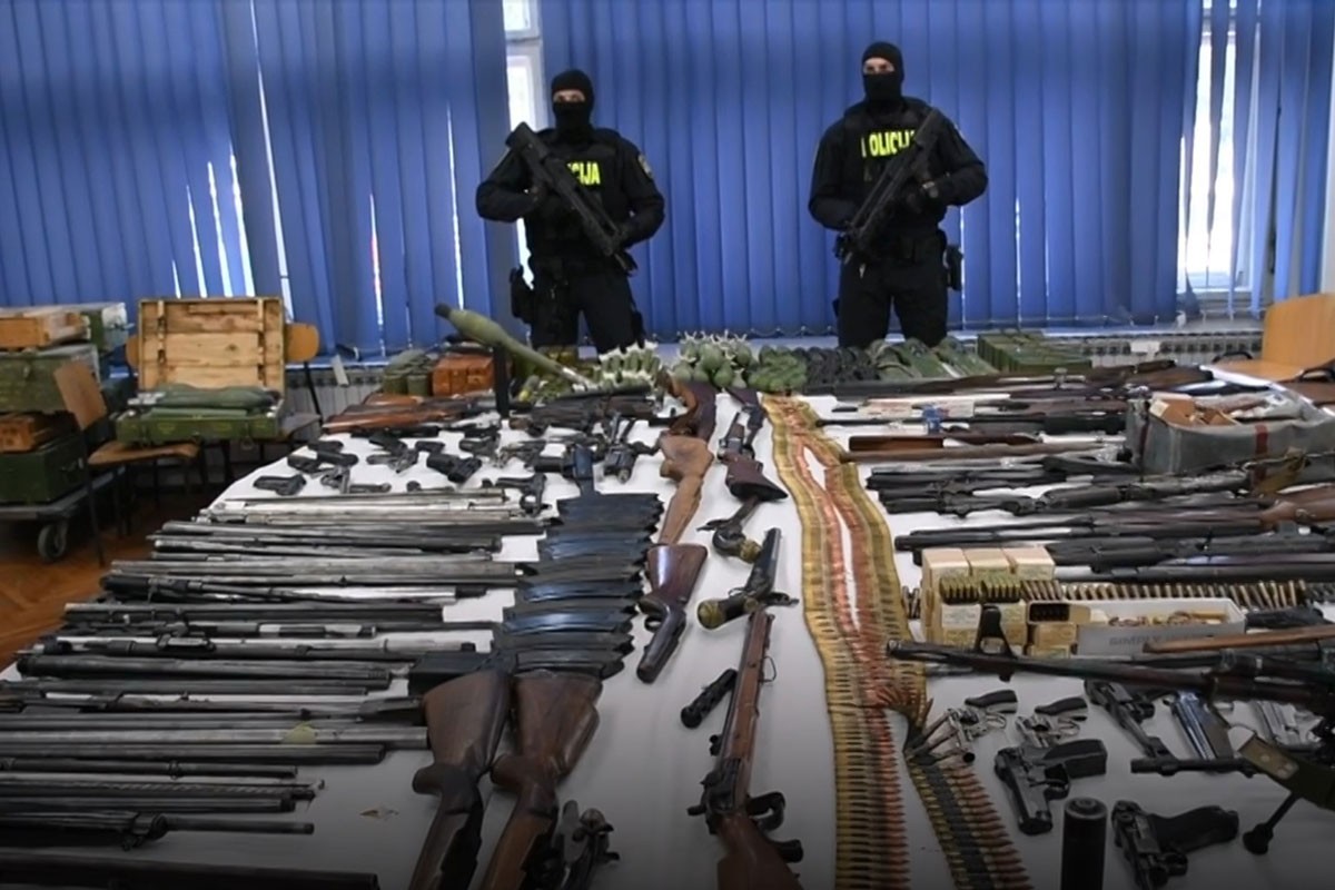 U Sisku nađen ogroman arsenal oružja